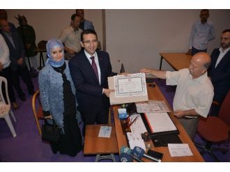 İbrahim Turhan Ve Hamza Dağ Mazbatasını Aldı