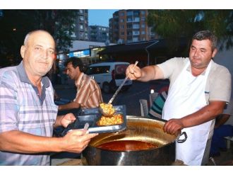 Torbalı’da Sokak İftarına Yoğun İlgi