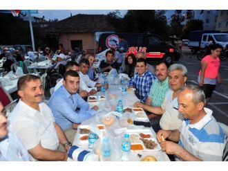 Kepez’de İki Mahallede İftar Sofrası Kuruldu
