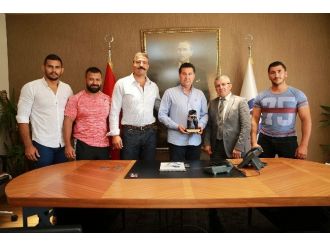Pehlivanlar, Başkan Kocadon İle Makamında Bir Araya Geldi