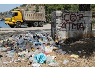Orman İşçileri 2 Kamyonet Çöp Topladı