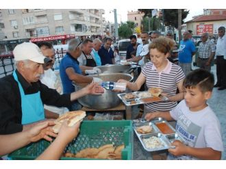 Didim’de Merkez Camisi Önünde İftar Çadırı Kuruldu