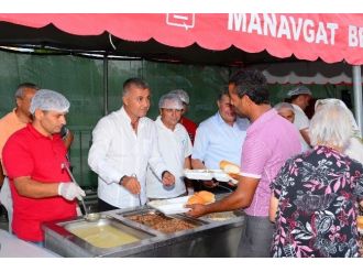 Manavgat’ta İftar Çadırına Vatandaşlar Yoğun İlgi Gösterdi