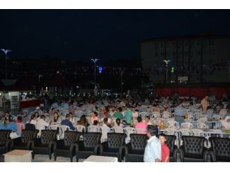 Şehzadeler’de İlk İftar Bereketli Geçti