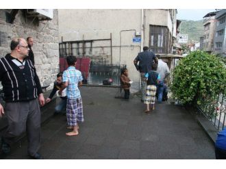 Ramazan’ın Fırsat Bilen Dilenciler Çocuklarını Dilendirdi