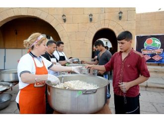 Kumluca’da İlk İftar Yemeği Hayırseverlerden