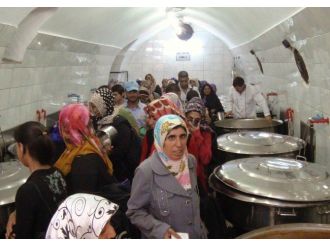 Günde 10 Bin Kişiye Sıcak Yemek Dağıtılıyor