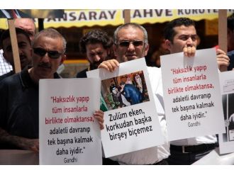 Cuma Namazı Çıkışı Mursi Eylemi