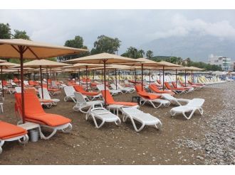 Turistler Yağıştan Kaçtı, Plajlar Boşaldı