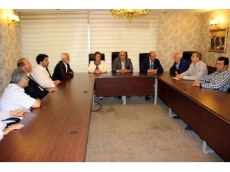 Gönüllü Kültür Teşekkülleri Temsilcilerinden Ak Parti Milletvekillerine Hayırlı Olsun Ziyareti