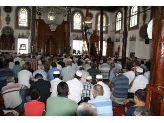 Devrek’te Ramazan Ayı’nı İlk Cuma Namazı Huşu İçerisinde İdrak Edildi