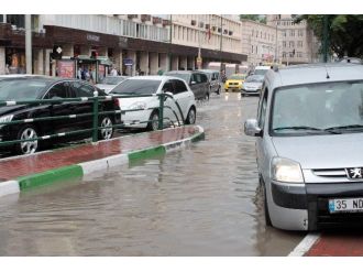 Bursalılar Yağmura Hazırlıksız Yakalandı
