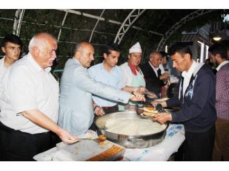 Başkan Arslan, İlk İftarını Vatandaşlarla Açtı