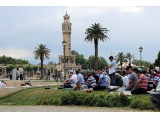 İzmir’de Demirel İçin Gıyabi Cenaze Namazı