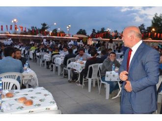Başkan Sekmen İlk Orucunu İftar Çadırında Vatandaşlarla Açtı