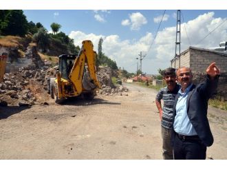 Bünyan Belediyesi Harabe Binaları Yıkıyor