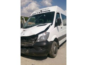 Yolcu Midibüsü Trafik Levhasına Çarptı: 8 Yaralı