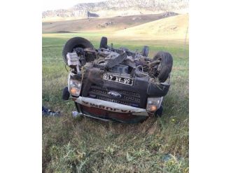 Görevden Dönen Ambulans Şarampole Uçtu: 3 Yaralı