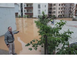 Dere Yatağı Taştı, Evleri Su Bastı