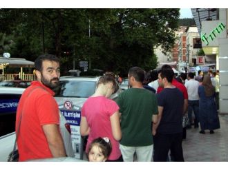 Vatandaşların Ramazan Ayında Metrelerce Pide Kuyruğu