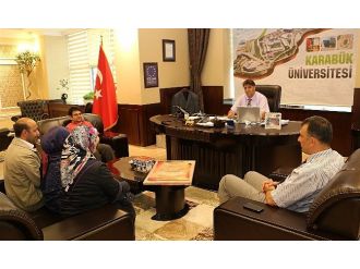 Ortaokul Öğrencisinden Rektör Polat’a Anlamlı Hediye