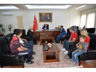 Yalova Valisi Cebiroğlu, Madalya Kazanan Sporcuları Ağırladı