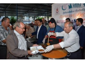Aşağıçobanisa’da Bin 200 Kişilik İftar Sofrası Kuruldu