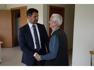 Başkan Yüzügüllü’den Alzheimer Hastalarına Babalar Günü Ve Moral Ziyareti