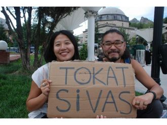 Türkiye’yi Otostop Yaparak Geziyorlar