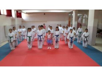 Minik Karatecilerin Kuşak Heyecanı