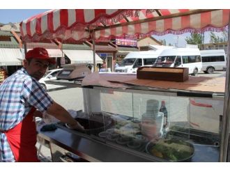 Başkale De Çiğ Köfteciler Çarşının Her Yerinde Yer Almaya Başladı