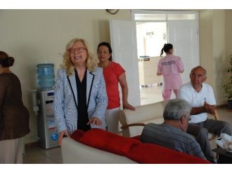 Didim’de Yardımsevenler Derneği Huzurevindeki Babaları Unutmadı