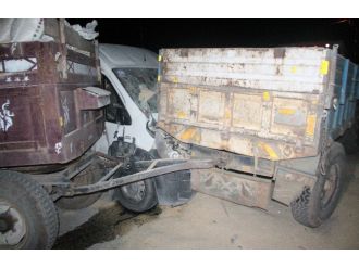 Elazığ’da Minibüs İle Traktör Çarpıştı: 4 Yaralı