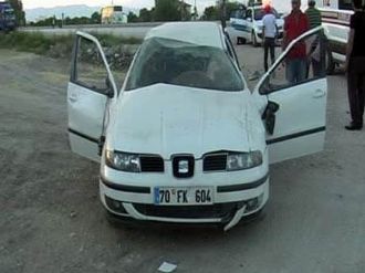 Köpeğe Çarpan Otomobil Takla Attı: 5 Yaralı