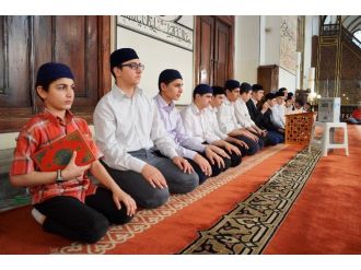 Ulu Şehrin ’Ulu’ Caminde ’Mukabele’ Ziyafeti