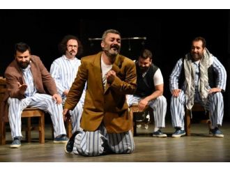 Pijamalı Adamlar, Kapalı Gişe Güldürü