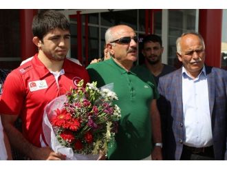 Avrupa Yaz Spor Oyunları’nda 3. Olan Yakup Erzurum’da Coşkuyla Karşılandı