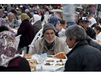 Ramazan Sofraları Han Ve Mahmudiye’de Kuruldu