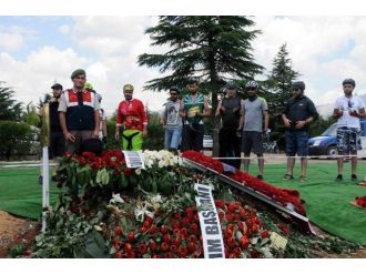 Babalar Günü’nde Demirel’in Mezarına Ziyaretçi Akını