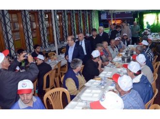 Dernekpazarı’nda Yüzlerce Kişi Bir Arada Oruç Açtı