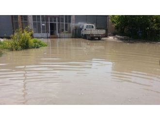 10 Dakikalık Yağış Hayatı Felç Etti
