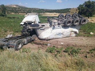 Adıyaman’da Beton Mikseri Şarampole Yuvarlandı