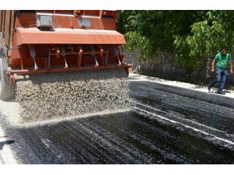 Adilcevaz’da Yol Yapım Çalışmaları Devam Ediyor