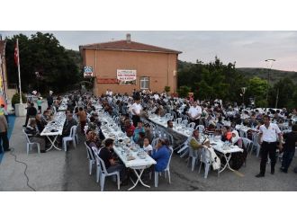 3 Mahalle 2 Ayrı İftar Sofrası