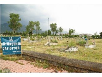 Büyükşehir Belediyesi Ramazan’da Mezarlık Çalışmalarını Hızlandırdı