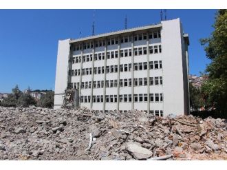 Mit Binaları Yıkılıyor