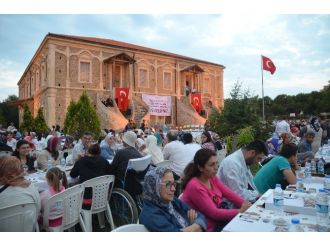 3 Bin Kişi Gelibolu Mevlevihanesinde İftar Açtı