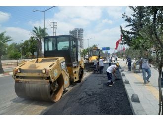 Büyükşehir’den Günde Bin 200 Ton Asfalt Hizmeti