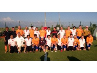 Hollandalı Belediye Başkanları, Tatili Futbol Maçıyla Noktaladı