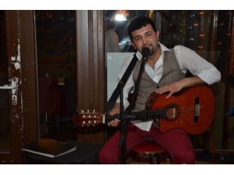 Balkondan Kanepe Atarken Düşerek Ölen Öğrenci Üniversiteyi Yasa Boğdu